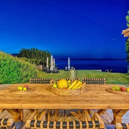 Mare Psarou Villa